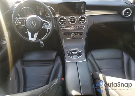 2019 Mercedes-Benz C 300 z USA, uszkodzony, nr VIN 55SWF8DB4KU312392